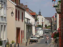 Enseignes en fer forg et maisons traditionnelles font de Hautvillers l'un des plus beaux villages de Champagne.